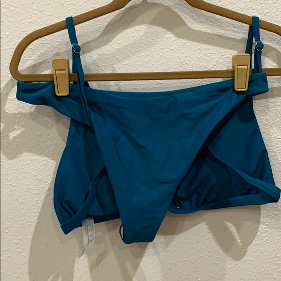 Bikini - Picture 2 of 5